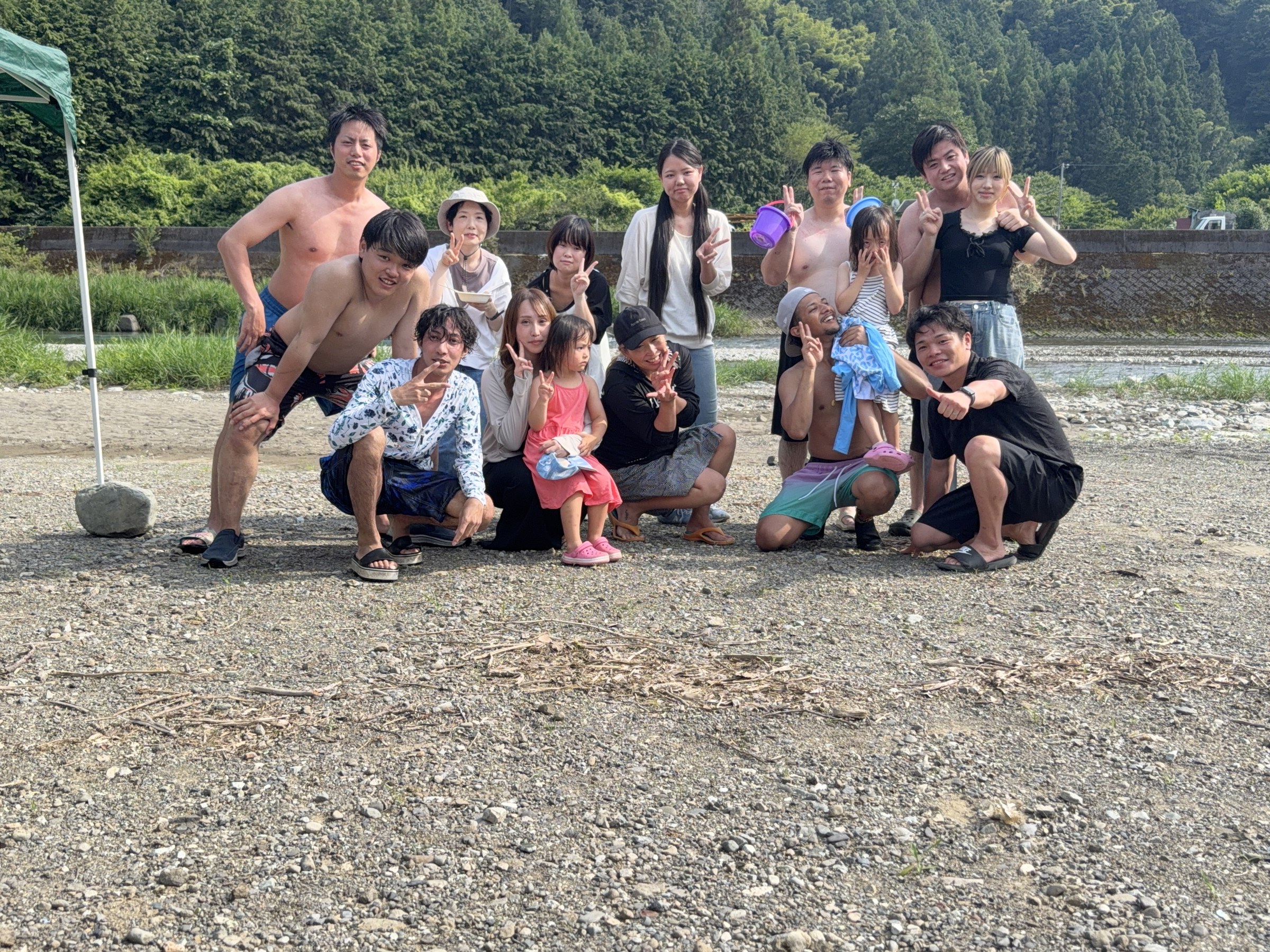 C&Cメンバーと家族が参加した社内BBQの集合写真